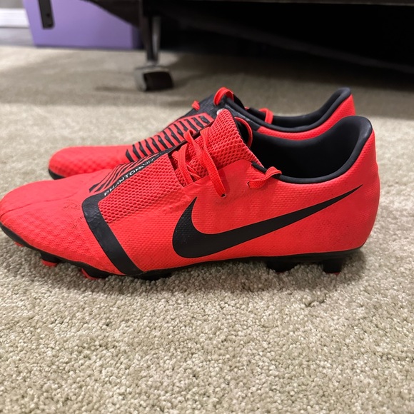Red Nike Phantom Cleats. Size 8. Only worn a few times. - Picture 1 of 2